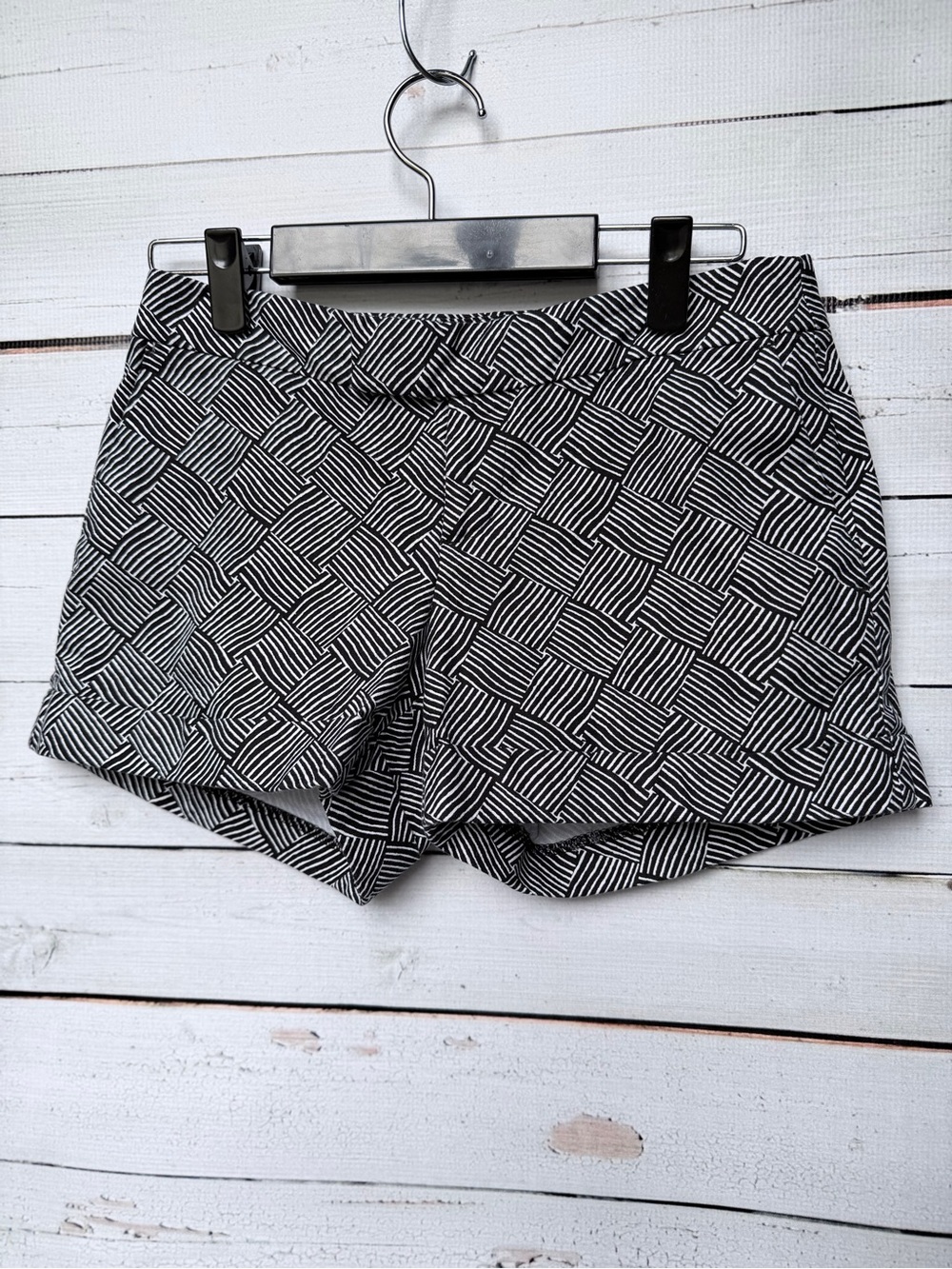 Banana Republic Black & White Geometric High-Waist Women’s Shorts